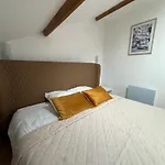 Normandy Apartment *